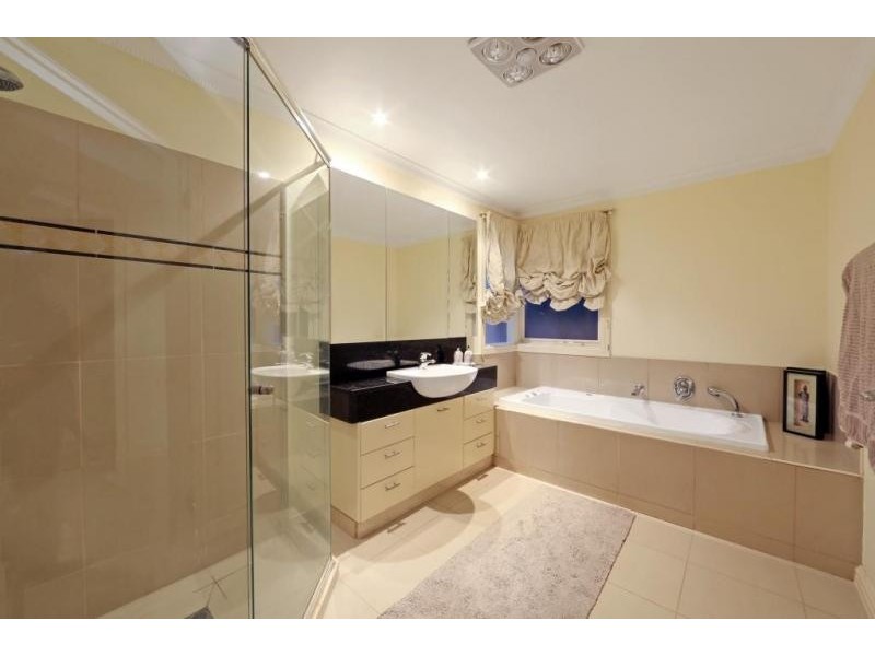 2 Sunnybank Close, Lysterfield South VIC 3156
