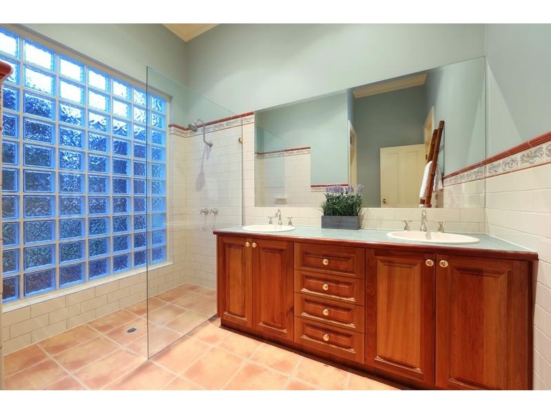 23-25 Oaks Court, Lysterfield South VIC 3156