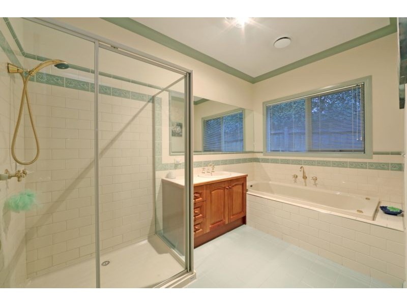 16 Allamanda Boulevard, Lysterfield VIC 3156