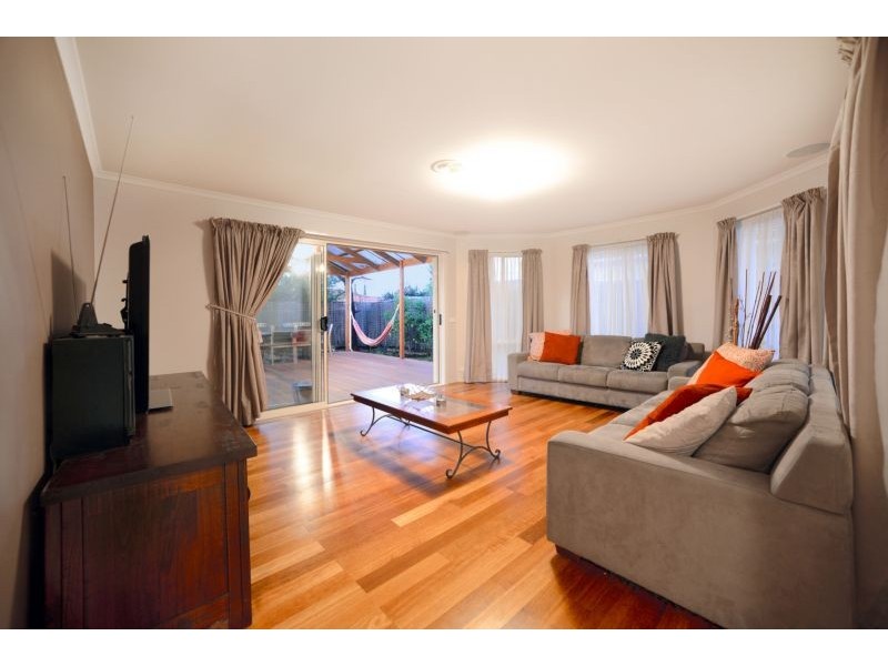 16 Canterbury Close, Rowville VIC 3178