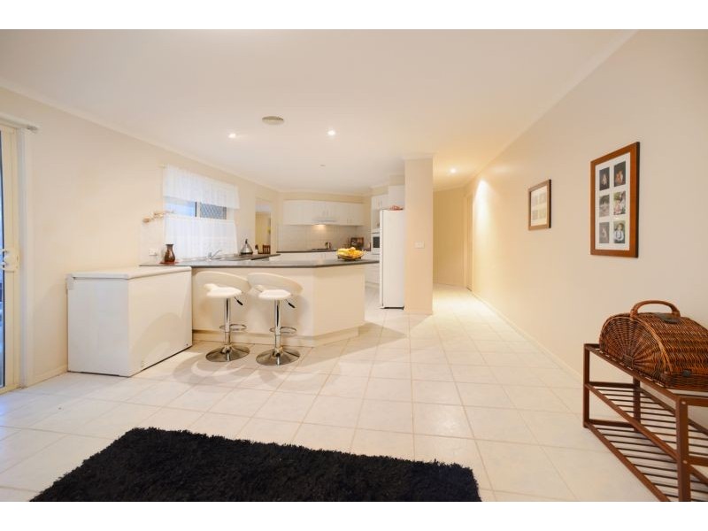 16 Canterbury Close, Rowville VIC 3178