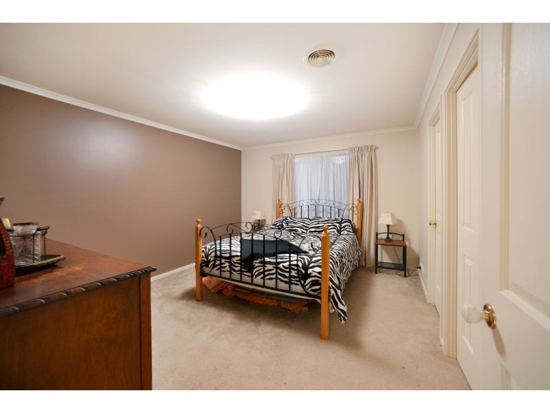 16 Canterbury Close, Rowville VIC 3178