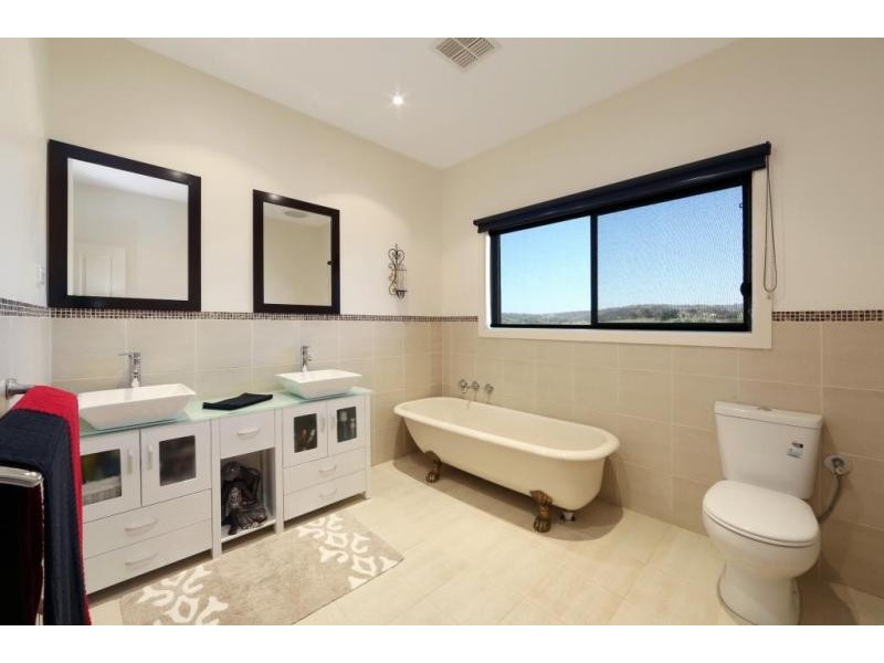 403 Lysterfield Road, Lysterfield VIC 3156