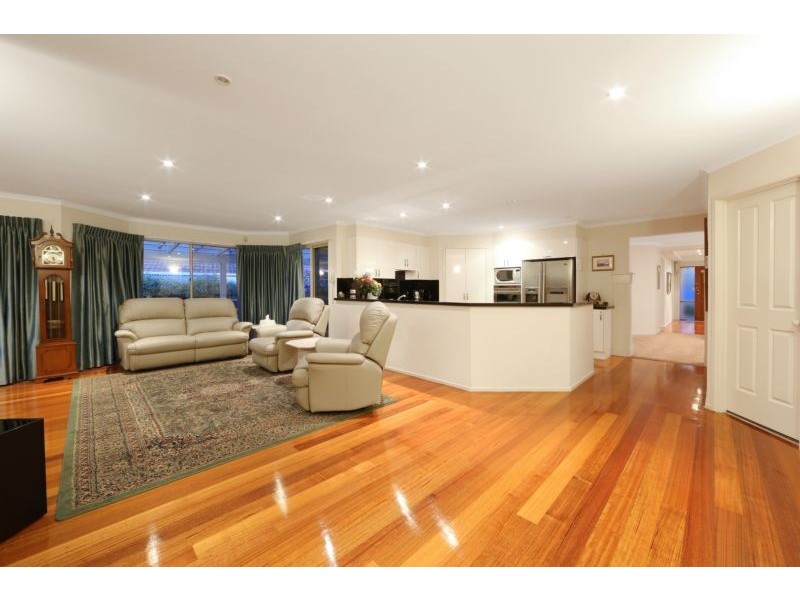 5 Buckingham Drive, Rowville VIC 3178