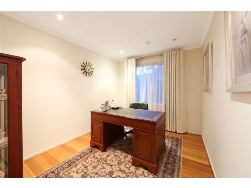 5 Buckingham Drive, Rowville VIC 3178