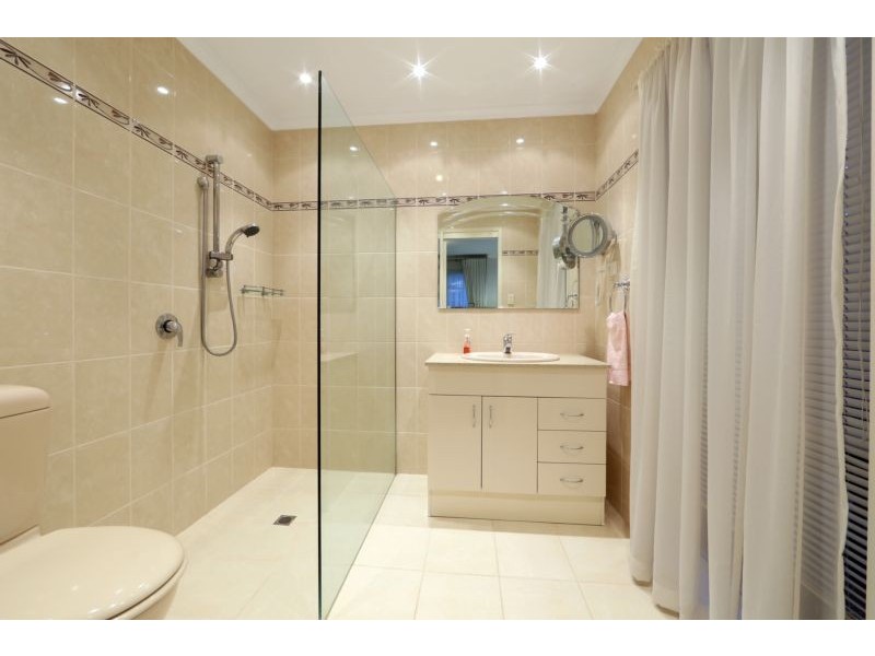 5 Buckingham Drive, Rowville VIC 3178