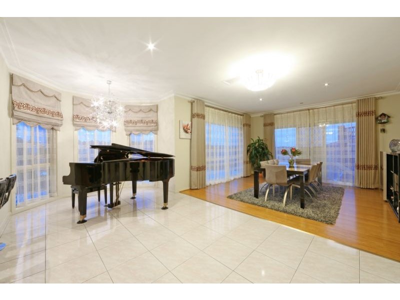 15 William Hovell Drive, Endeavour Hills VIC 3802