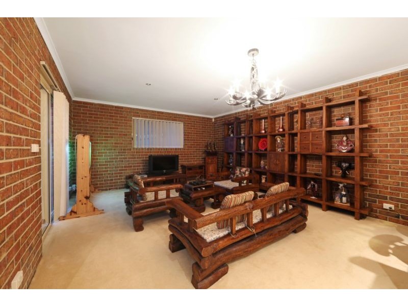 15 William Hovell Drive, Endeavour Hills VIC 3802