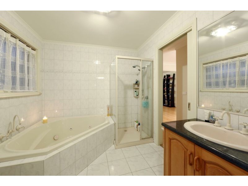 15 William Hovell Drive, Endeavour Hills VIC 3802