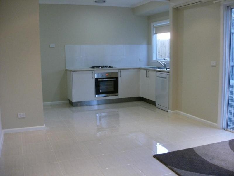 1/10 Kingswood Crescent, Noble Park North VIC 3174