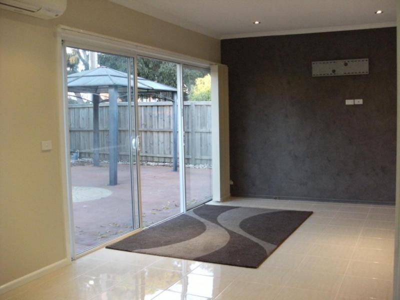 1/10 Kingswood Crescent, Noble Park North VIC 3174