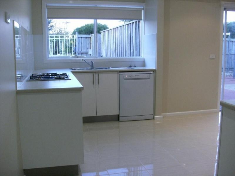 1/10 Kingswood Crescent, Noble Park North VIC 3174