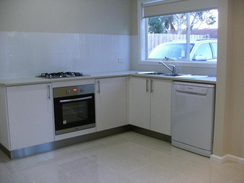 1/10 Kingswood Crescent, Noble Park North VIC 3174