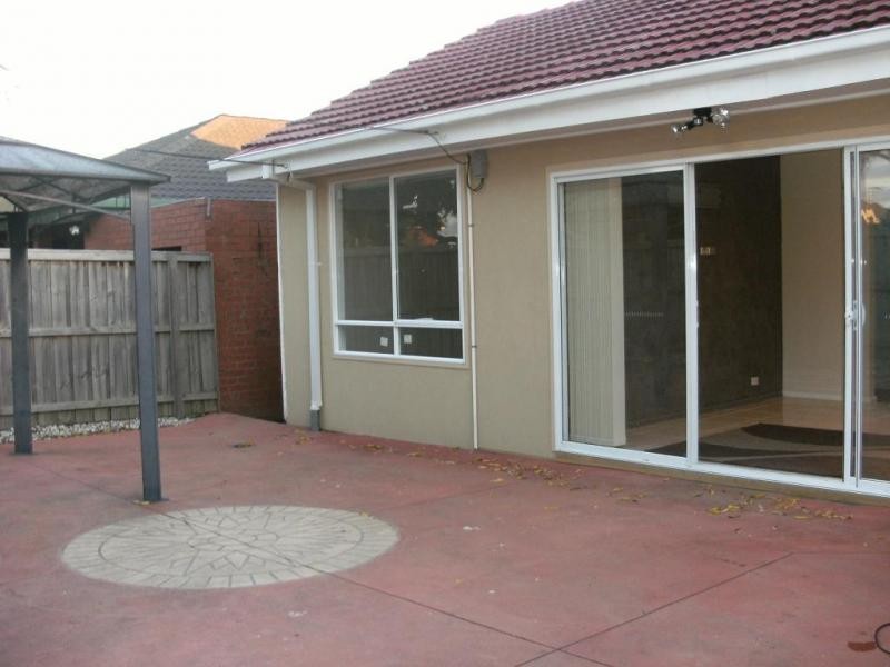 1/10 Kingswood Crescent, Noble Park North VIC 3174