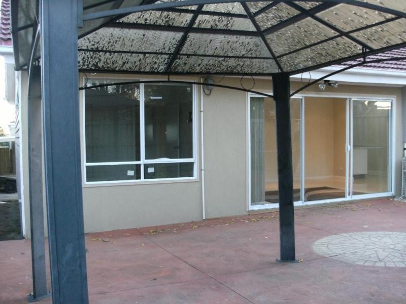 1/10 Kingswood Crescent, Noble Park North VIC 3174