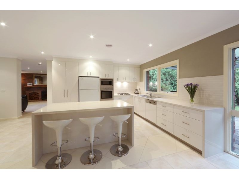 6 Loddon Close, Rowville VIC 3178