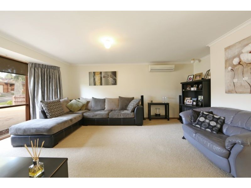 153 Dandelion Drive, Rowville VIC 3178