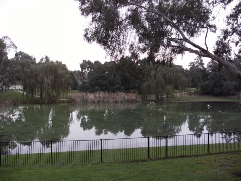 9 Lakeside Boulevard, Rowville VIC 3178