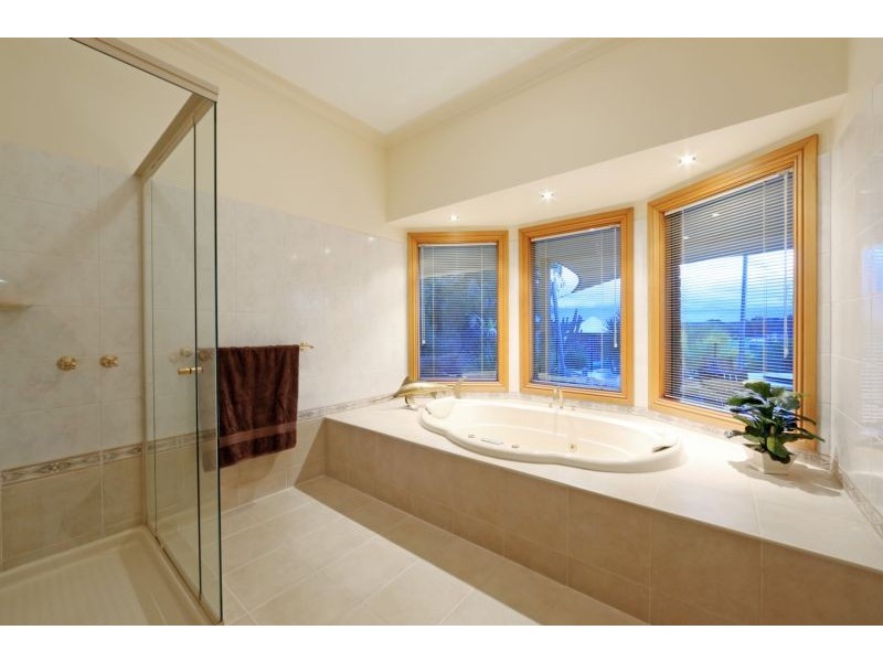 3 Oaks Court, Lysterfield South VIC 3156