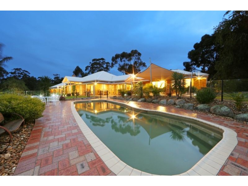 3 Oaks Court, Lysterfield South VIC 3156