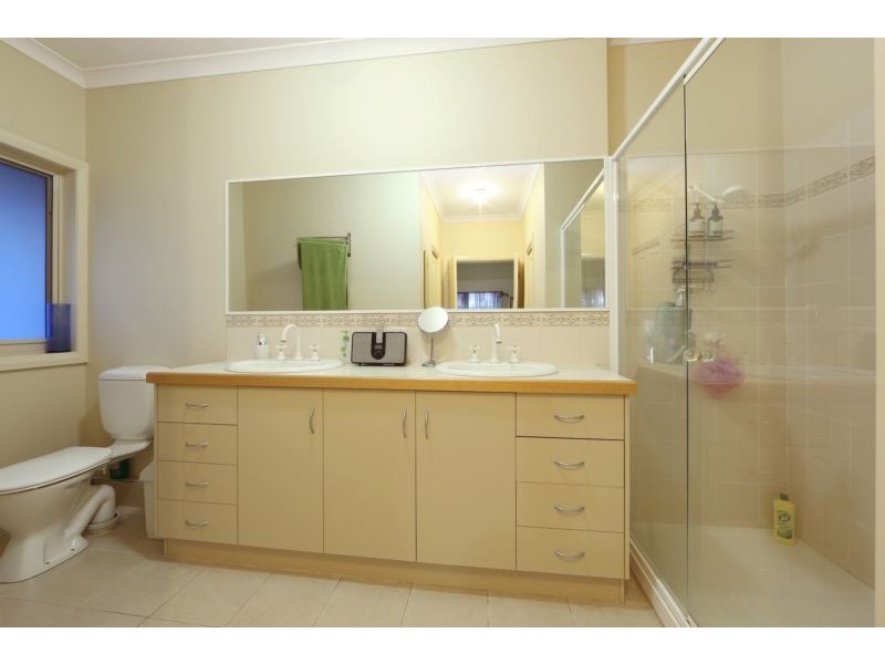 1 Anniversary Place, Rowville VIC 3178