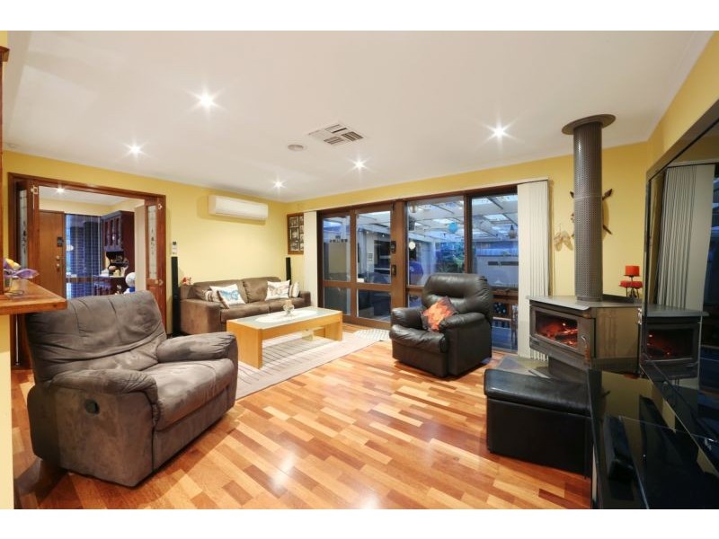 4 Lucerne Road, Ferntree Gully VIC 3156