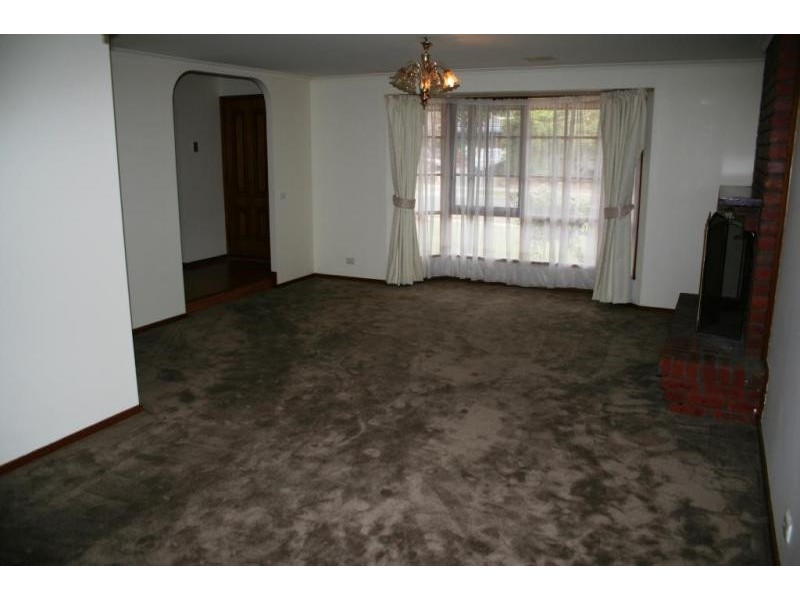 27 Spruce Drive, Rowville VIC 3178