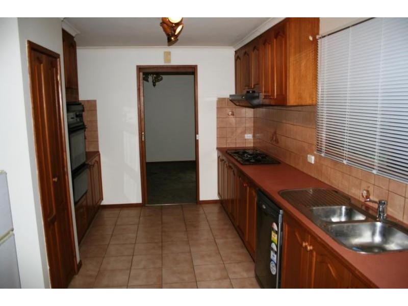 27 Spruce Drive, Rowville VIC 3178