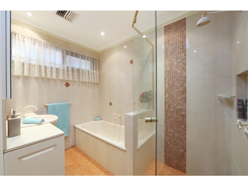 31 Bridgewater Way, Rowville VIC 3178