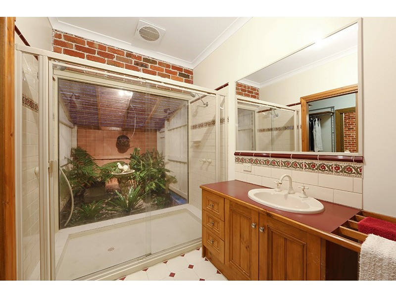 2 Hillside Court, Lysterfield South VIC 3156
