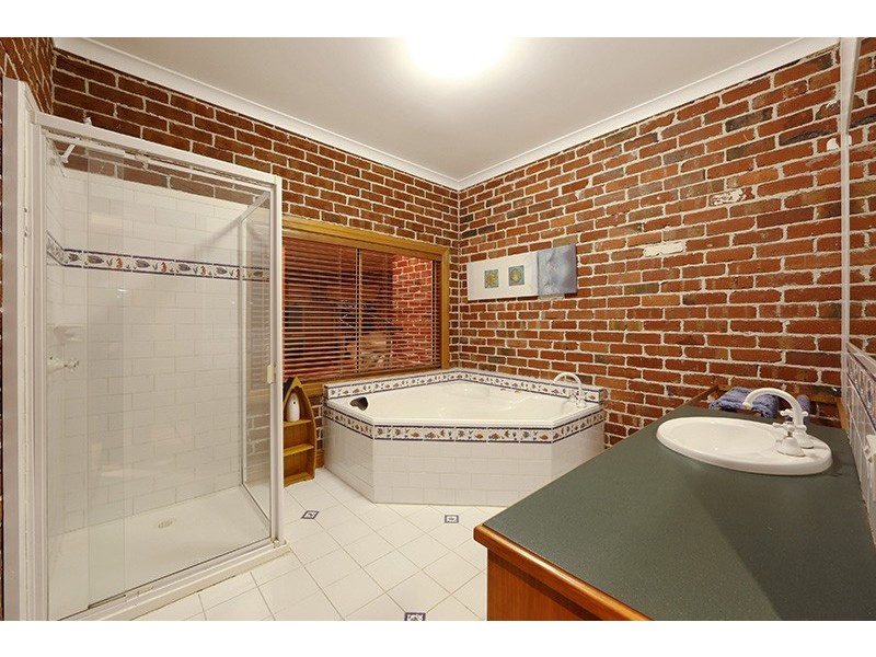 2 Hillside Court, Lysterfield South VIC 3156