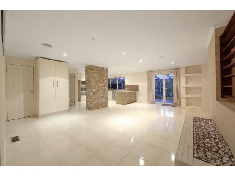 6 George Knox Drive, Rowville VIC 3178