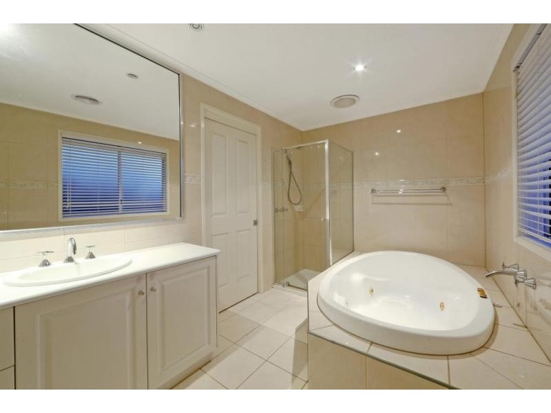 6 George Knox Drive, Rowville VIC 3178