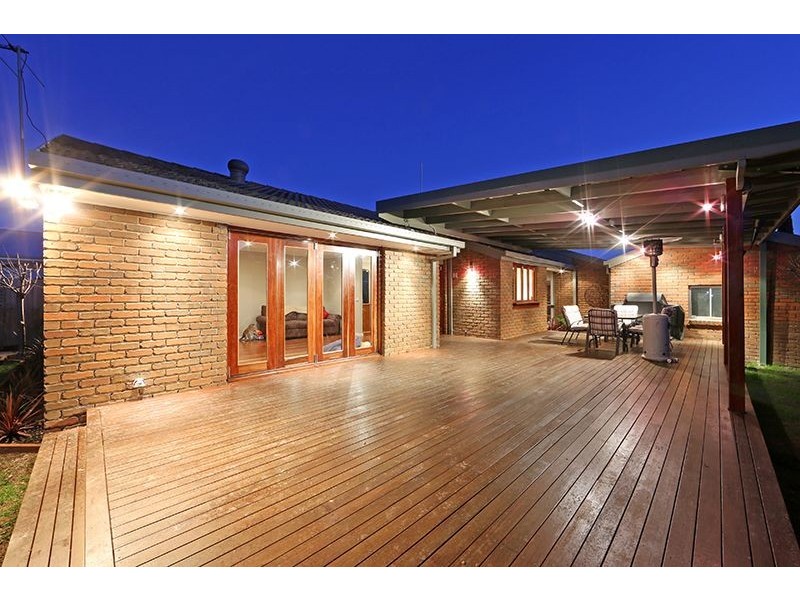 11 Laanecoorie Drive, Lysterfield VIC 3156