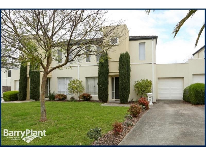 84 Sovereign Manors Crescent, Rowville VIC 3178