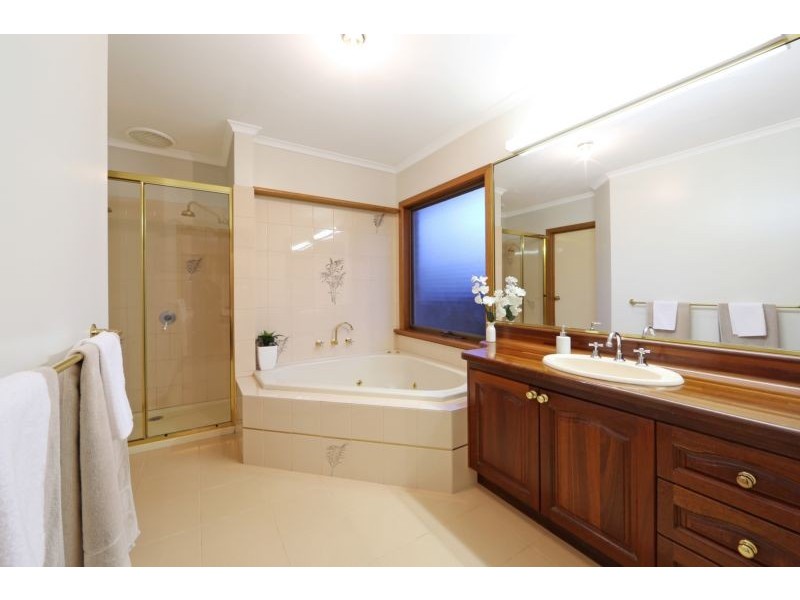 4 Trevena Close, Rowville VIC 3178