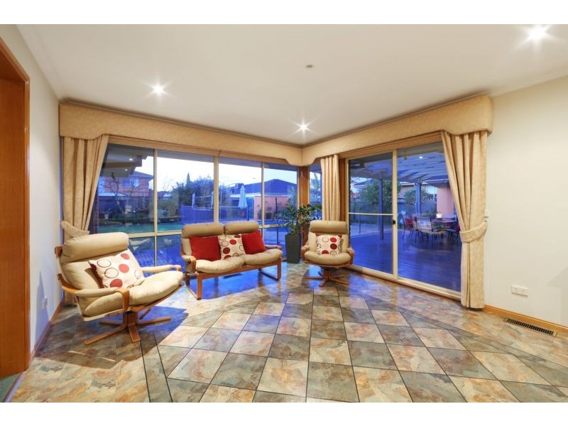 6 Muirfield Court, Rowville VIC 3178