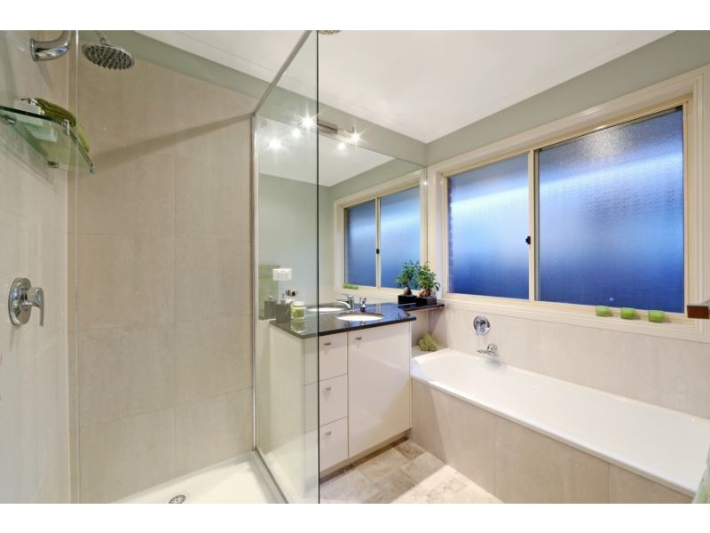 6 Muirfield Court, Rowville VIC 3178