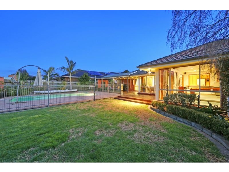 6 Muirfield Court, Rowville VIC 3178