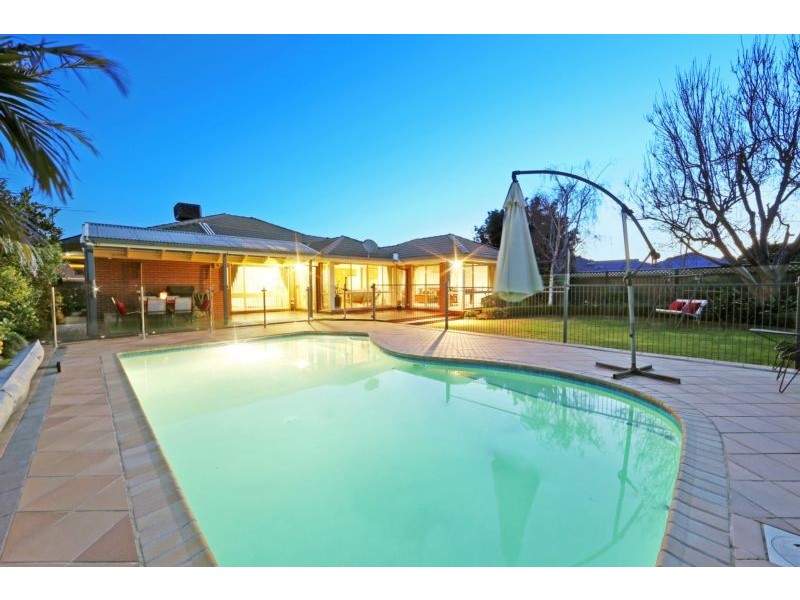 6 Muirfield Court, Rowville VIC 3178