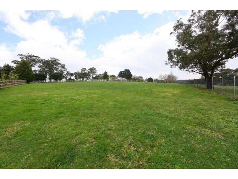 12 Powells Road, Lysterfield VIC 3156