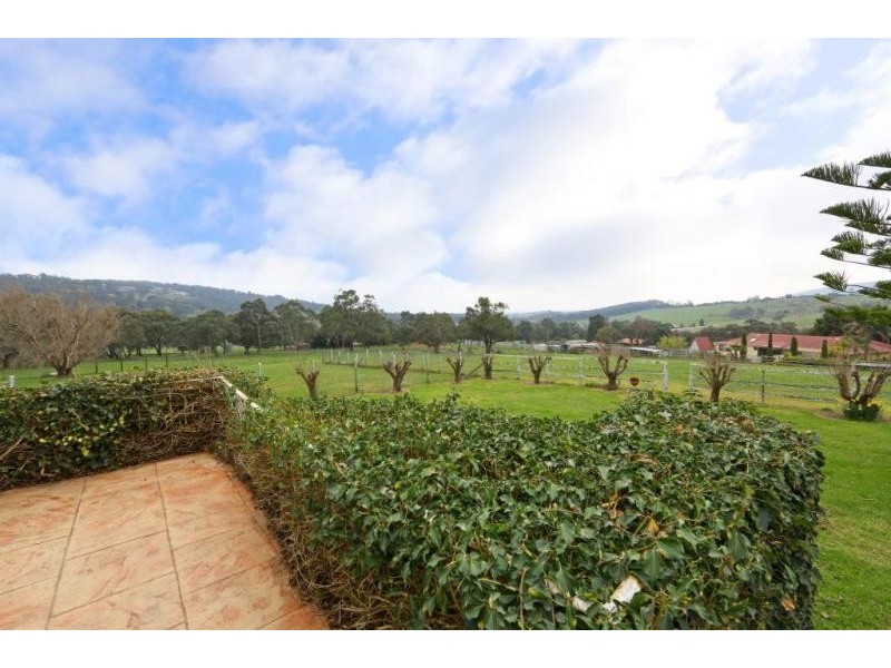 12 Powells Road, Lysterfield VIC 3156