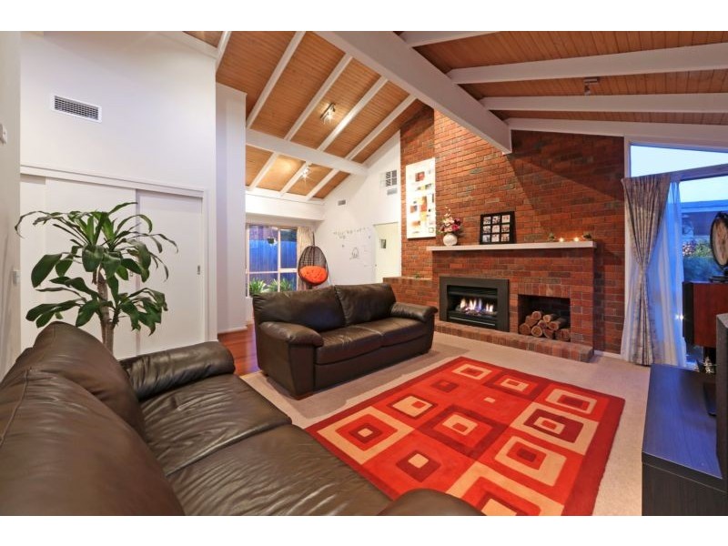 25 Bridgewater Way, Rowville VIC 3178