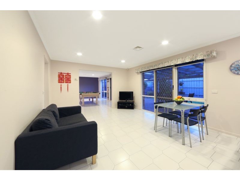 25 Bridgewater Way, Rowville VIC 3178