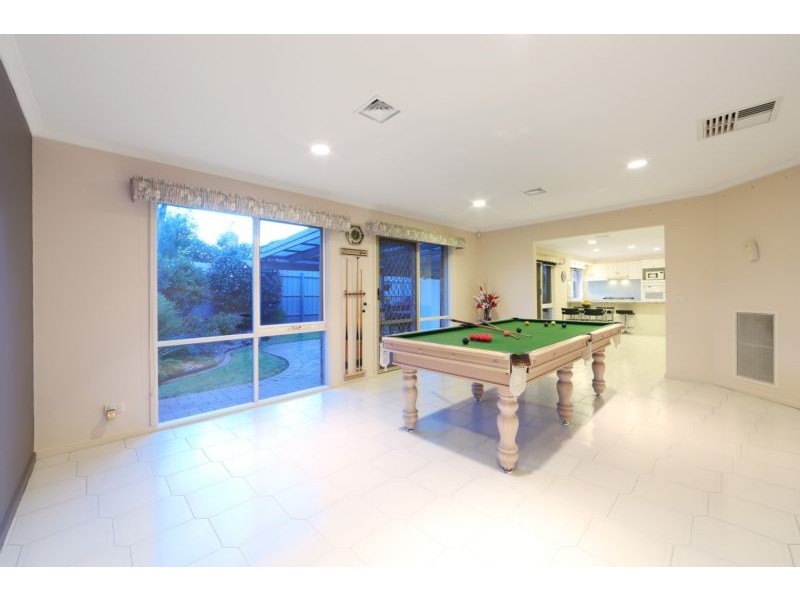 25 Bridgewater Way, Rowville VIC 3178