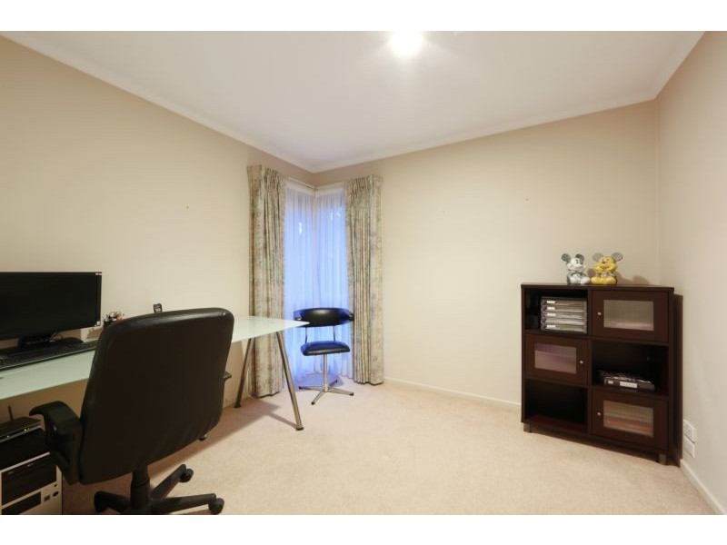 25 Bridgewater Way, Rowville VIC 3178