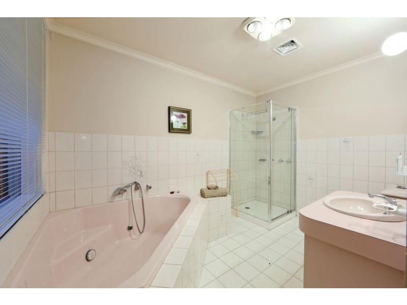 25 Bridgewater Way, Rowville VIC 3178