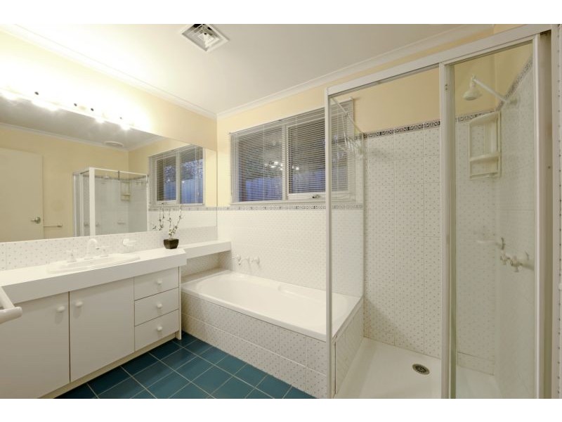 25 Bridgewater Way, Rowville VIC 3178