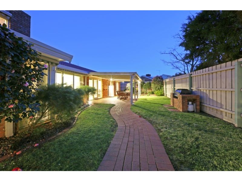 25 Bridgewater Way, Rowville VIC 3178