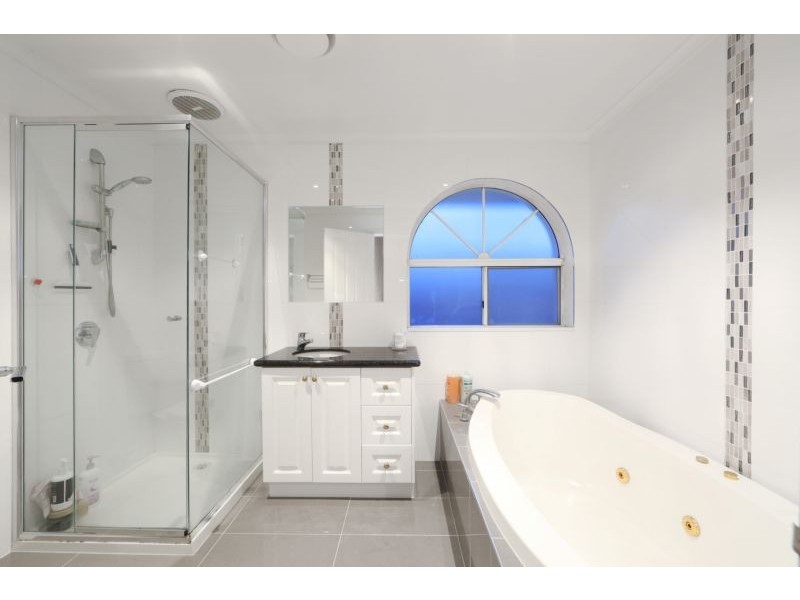 400 Dandelion Drive, Rowville VIC 3178